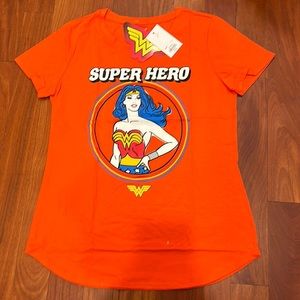 NWT Wonder Woman Women’s Tee - red XS